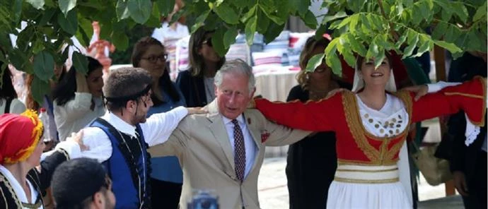 «Πάγωσε» το αίμα τους με τα κρητικά μαχαίρια: Τι απαίτησαν οι φρουροί του Κάρολου στην Κρήτη –  Αντέδρασαν οι ντόπιοι